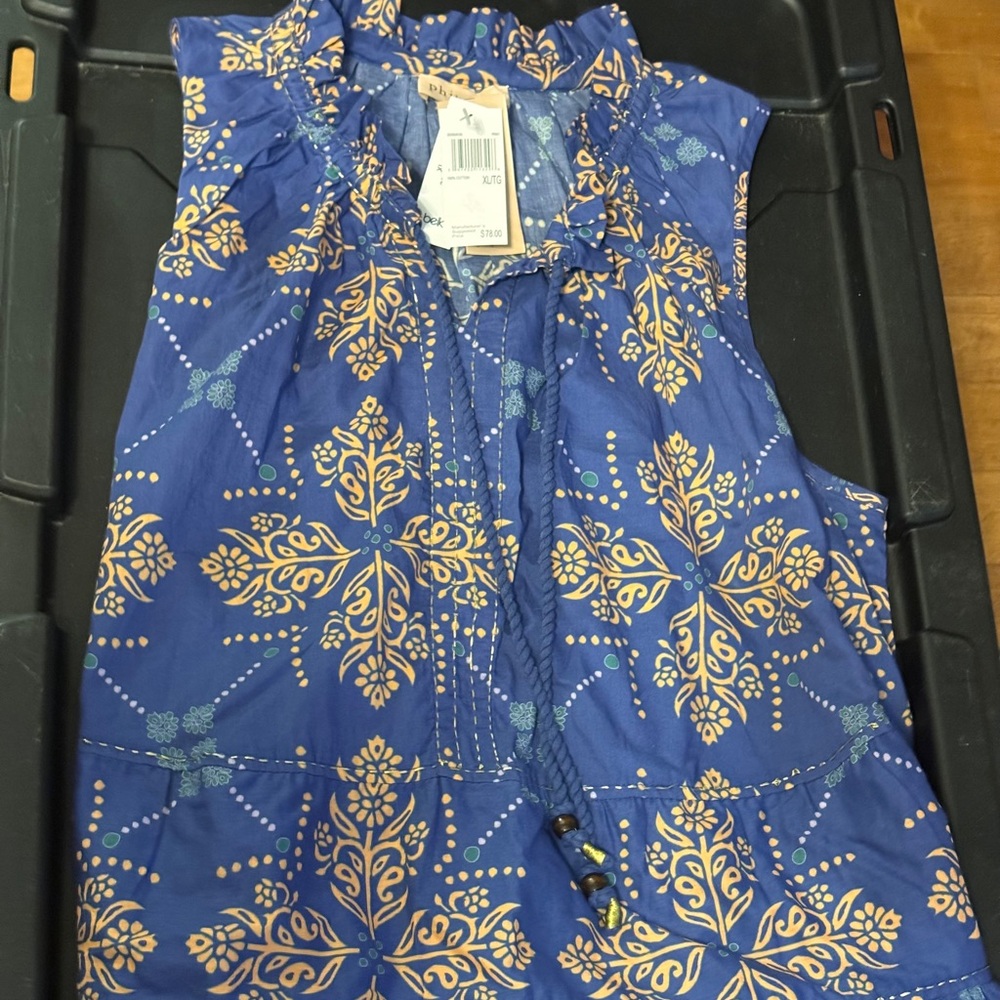 NWT Philosophy Sleeveless V-neck blouse